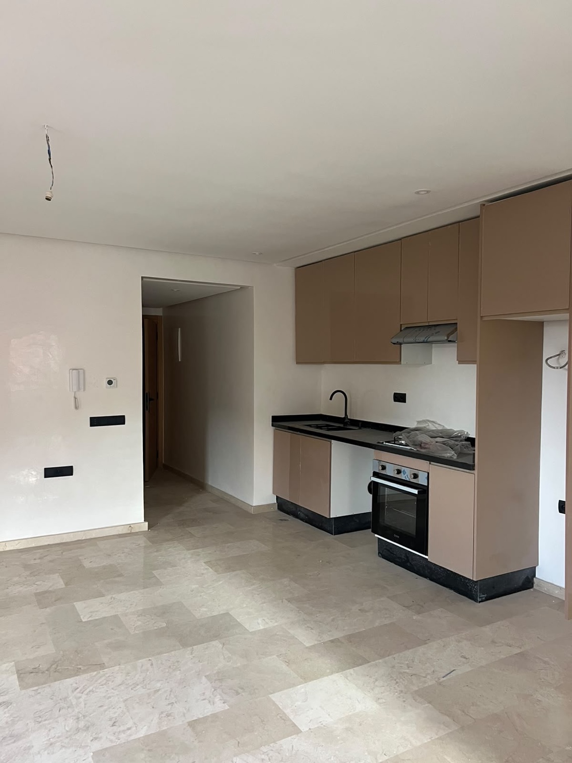 Appartement à louer · Camp El Ghoul · 3