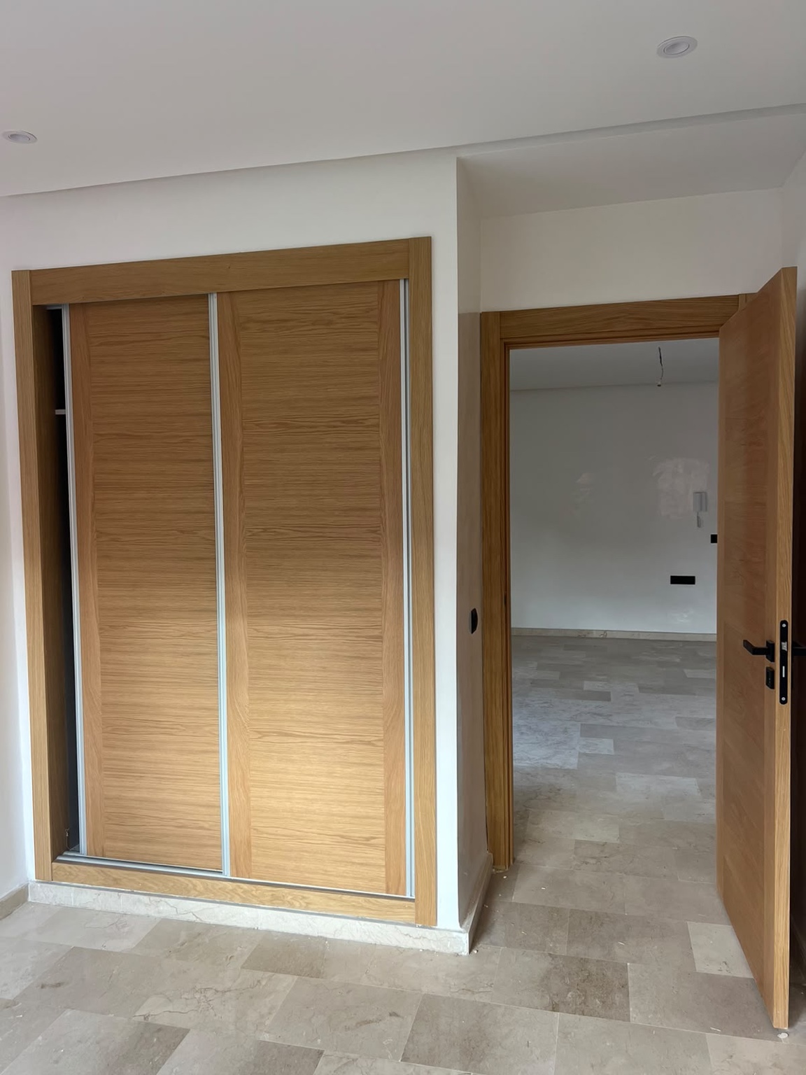 Appartement à louer · Camp El Ghoul · 6
